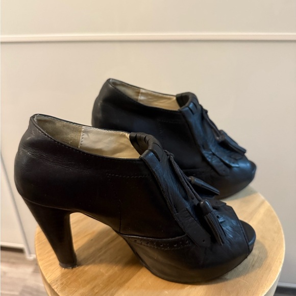 Black Leather Peep-Toe Women's Shoes - Picture 4 of 8